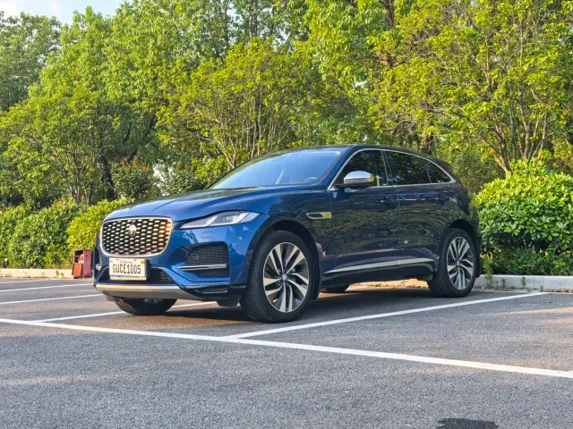 Фотография автомобиля — Jaguar F-Pace