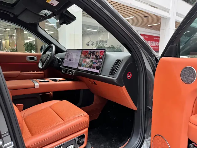 Li Auto L8 — Фото автомобиля 15