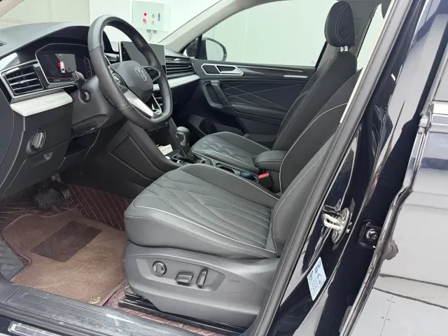 Volkswagen Tiguan L — Фото автомобиля 10