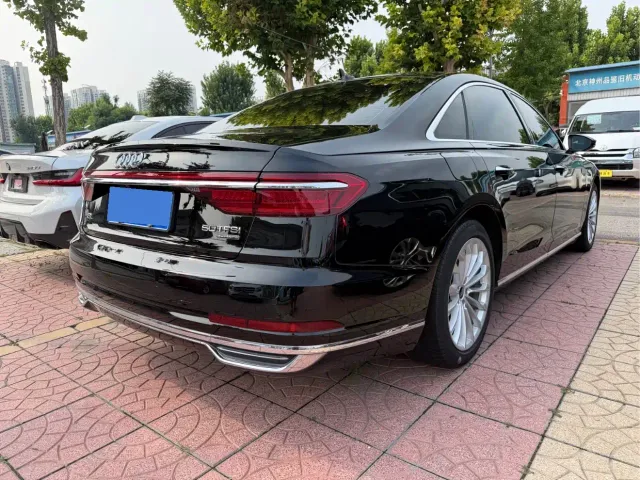 Audi A8 — Фото автомобиля 15