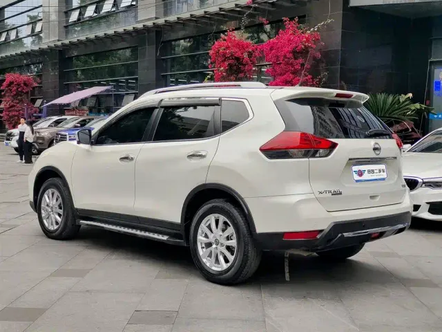Nissan X-Trail — Фото автомобиля 4