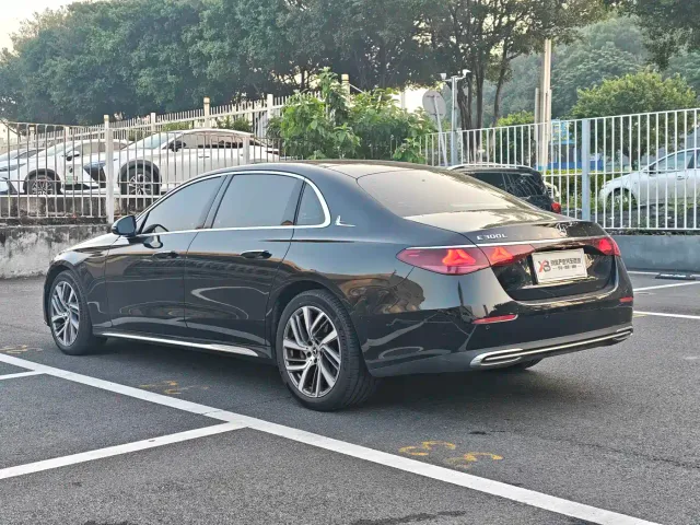 Mercedes-Benz E-Class — Фото автомобиля 5