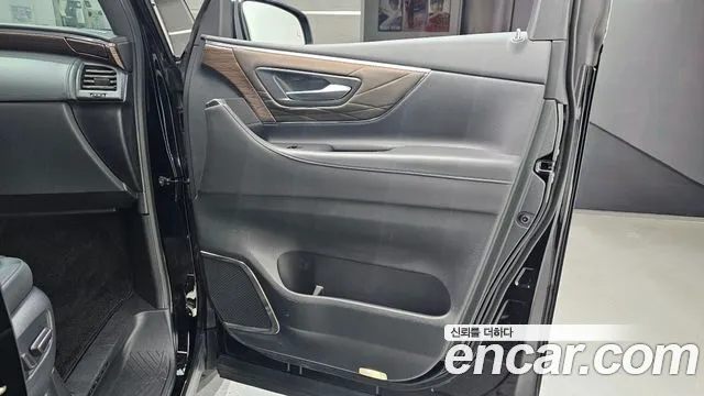 Toyota Alphard — Фото автомобиля 25