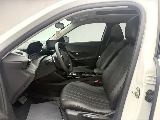 Peugeot 2008 — Фото автомобиля 3
