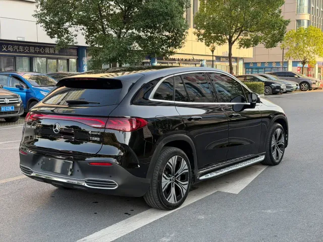 Mercedes-Benz EQE SUV — Фото автомобиля 4