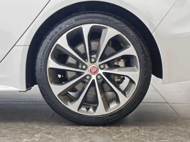 Jaguar XEL — Фото автомобиля 9