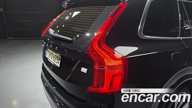 Volvo XC90 — Фото автомобиля 8