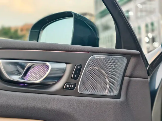 Volvo XC60 — Фото автомобиля 10