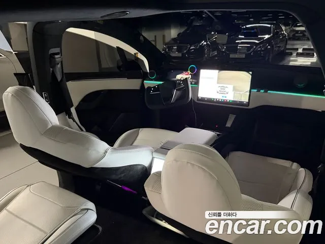 Tesla Model X — Фото автомобиля 8