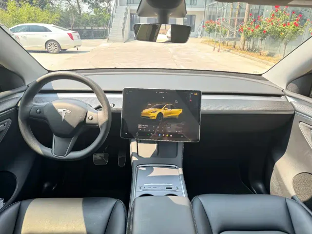 Tesla Model Y — Фото автомобиля 7