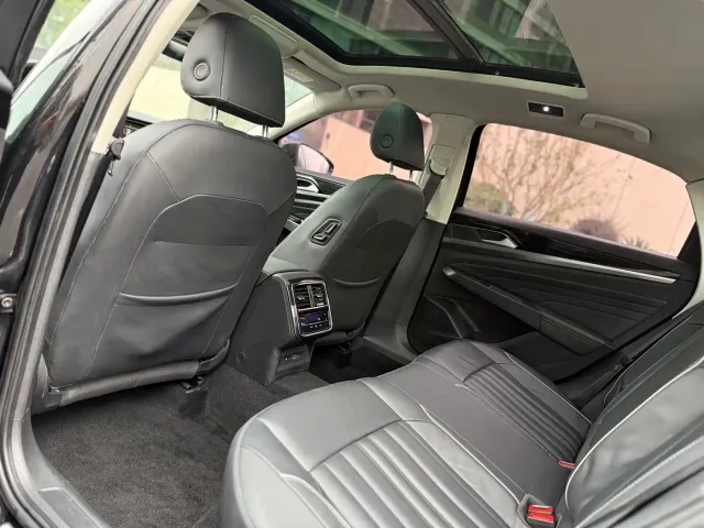 Volkswagen Passat — Фото автомобиля 9