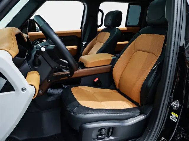Land Rover Defender — Фото автомобиля 10