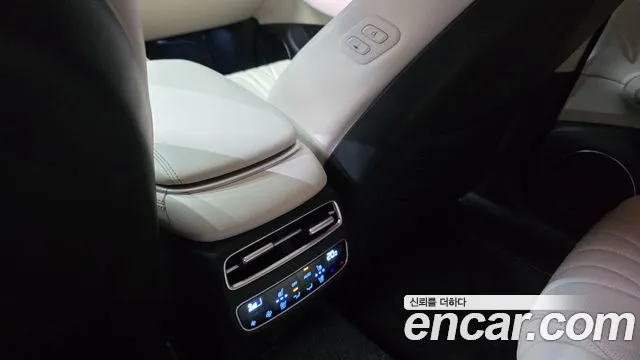 Genesis GV70 — Фото автомобиля 28