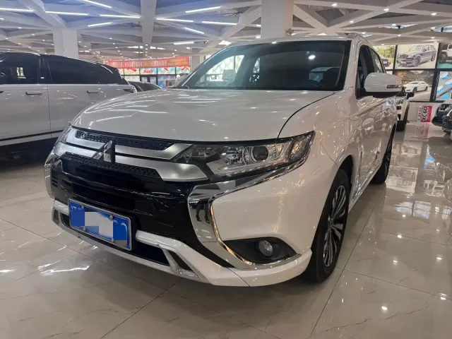 Фотография автомобиля — Mitsubishi Outlander