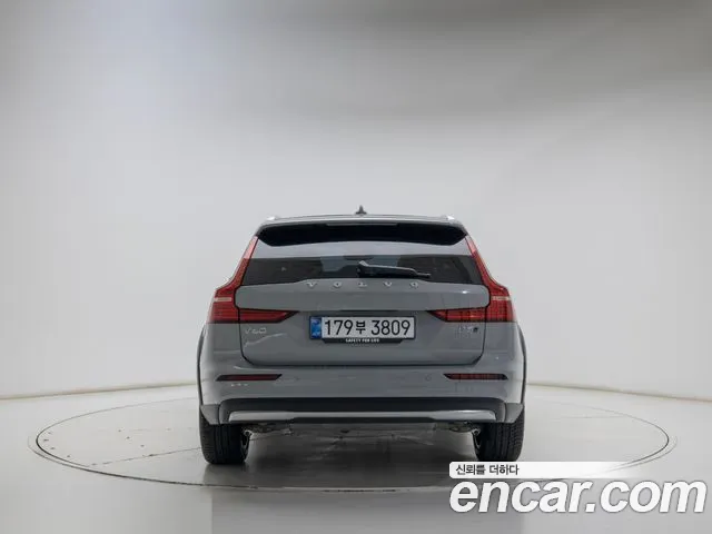 Volvo V60 Cross Country 2nd Gen — Фото автомобиля 5