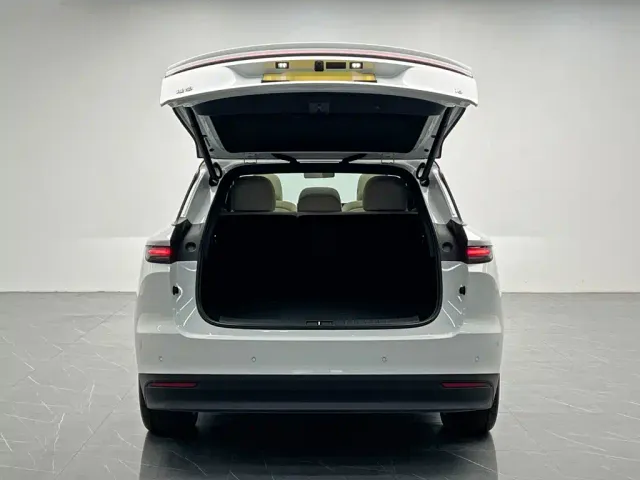 Li Auto i6 — Фото автомобиля 10