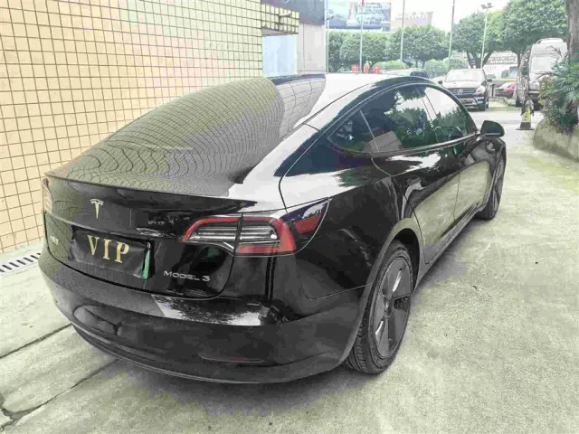 Tesla Model 3 — Фото автомобиля 7