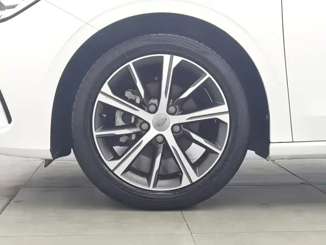 Geely Emgrand — Фото автомобиля 17