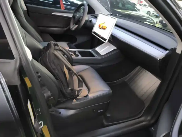 Tesla Model Y — Фото автомобиля 24