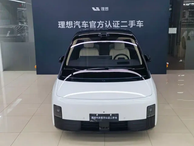 Li Auto MEGA — Фото автомобиля 2