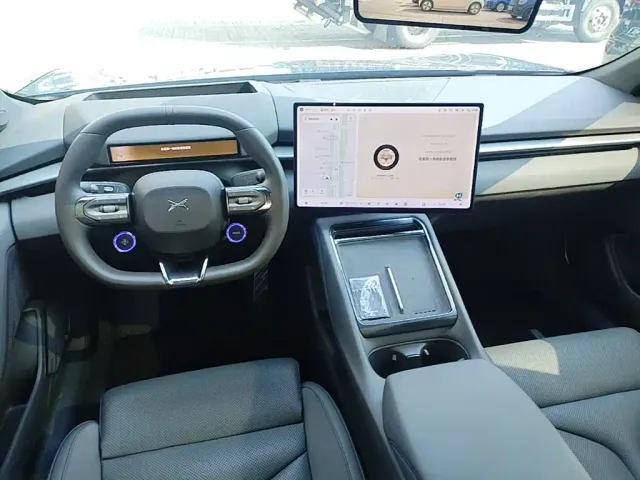 Xpeng P7 — Фото автомобиля 9