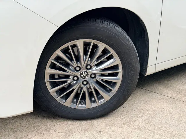 Toyota Alphard — Фото автомобиля 7