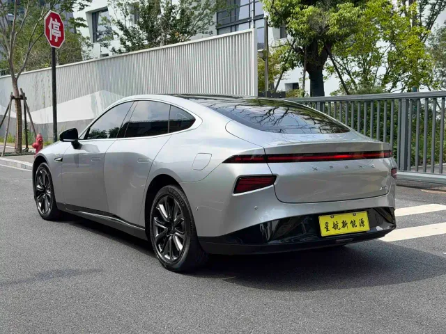 Xpeng P7 — Фото автомобиля 3