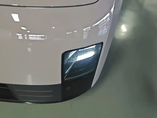 Li Auto MEGA — Фото автомобиля 23