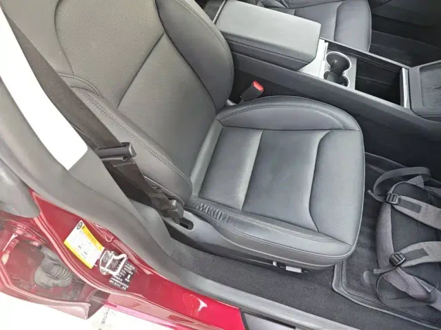 Tesla Model 3 — Фото автомобиля 24
