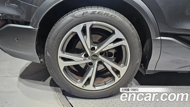 Audi Q6 e-tron — Фото автомобиля 5