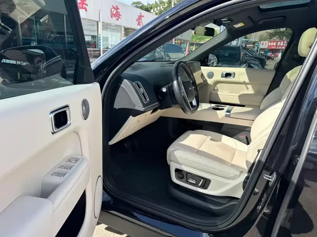 Li Auto L9 — Фото автомобиля 5