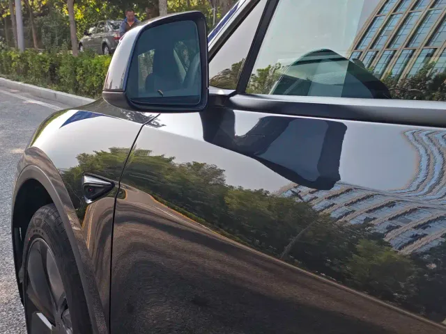Tesla Model Y — Фото автомобиля 7