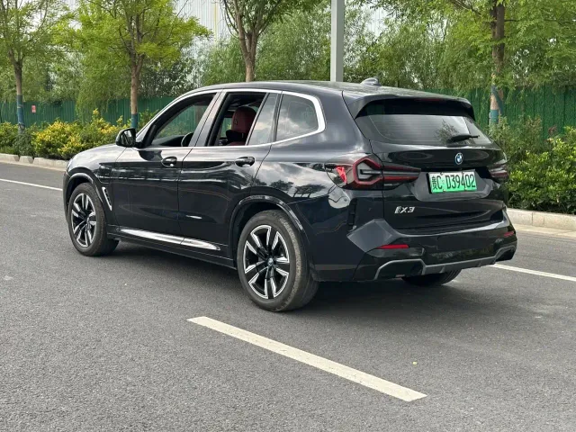 BMW iX3 — Фото автомобиля 4