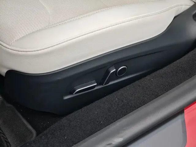 Tesla Model 3 — Фото автомобиля 12