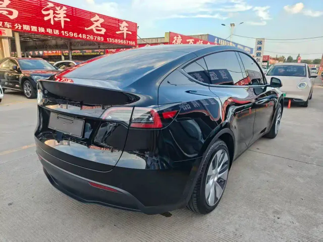 Tesla Model Y — Фото автомобиля 8