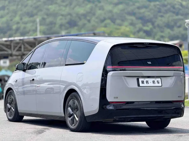 Li Auto MEGA — Фото автомобиля 12