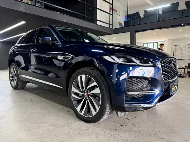 Jaguar F-Pace — Фото автомобиля 3