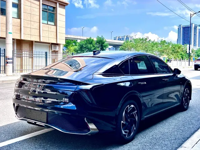 Hongqi H6 — Фото автомобиля 7
