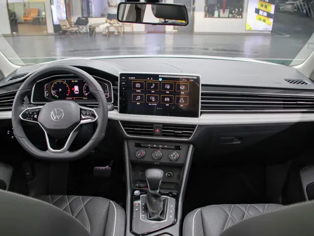 Volkswagen Tiguan L — Фото автомобиля 4