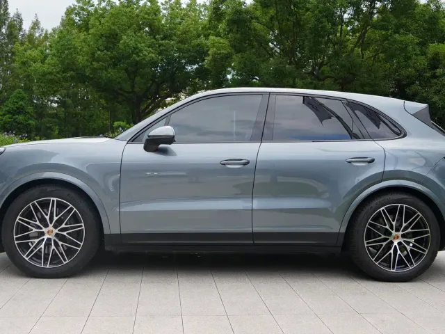Porsche Cayenne — Фото автомобиля 3