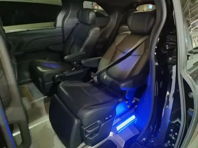 Toyota Sienna — Фото автомобиля 16