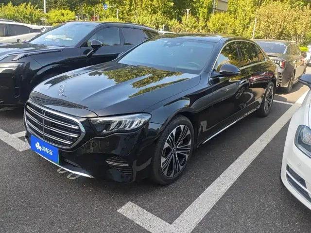 Фотография автомобиля — Mercedes-Benz E-Class