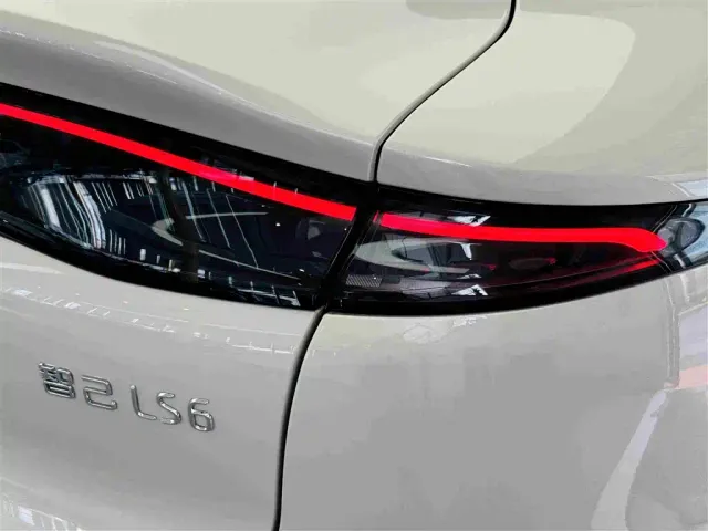 IM Motors LS6 — Фото автомобиля 13