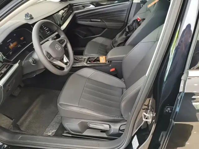 Volkswagen Passat — Фото автомобиля 14