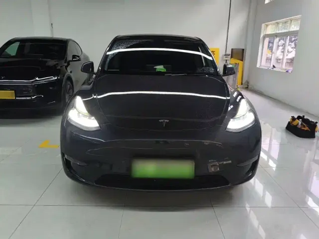 Tesla Model Y — Фото автомобиля 2