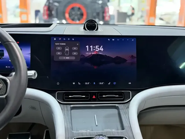 AITO Wenjie AITO M9 2024 Extended Range Ultra 42kWh 6-Seater — Фото автомобиля 5