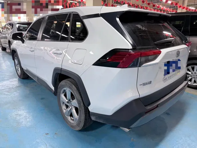 Toyota RAV4 — Фото автомобиля 19