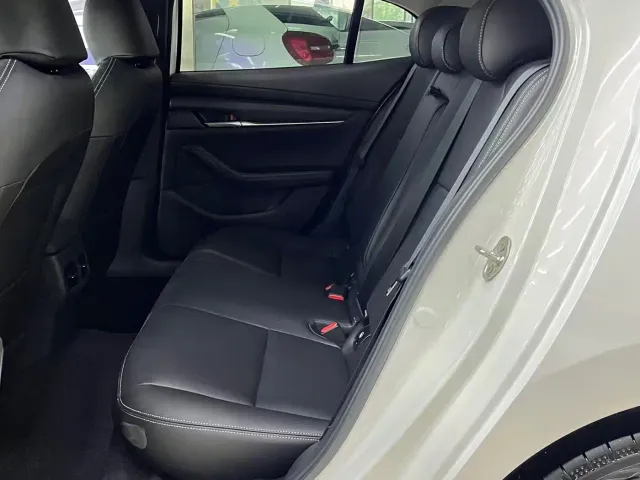 Mazda Axela — Фото автомобиля 13