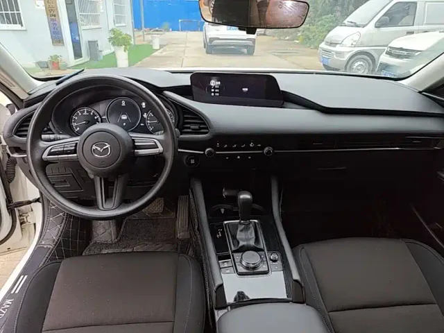Mazda Axela — Фото автомобиля 9