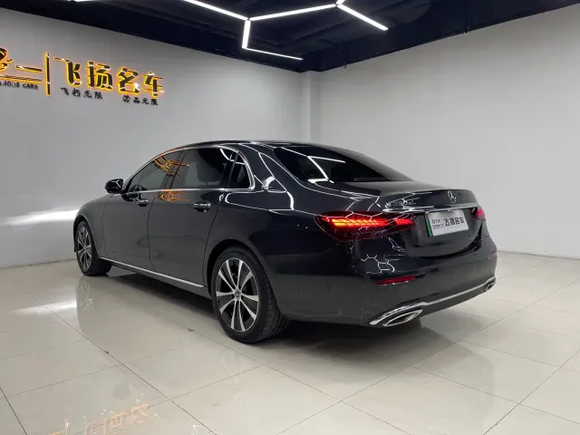 Mercedes-Benz E-Class — Фото автомобиля 16